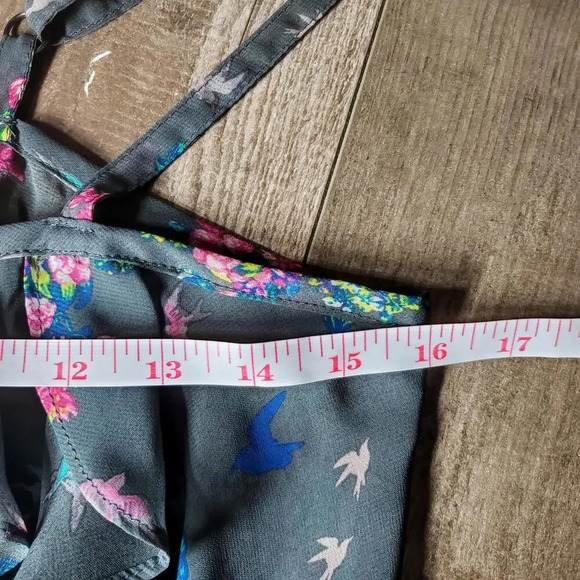 No Boundaries Gray Floral Ruffle Front Blouse Size Medium NWOT - Picture 6 of 12